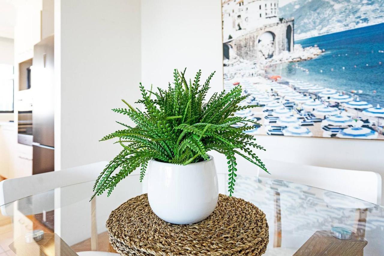 Beachfront Resort-style In Surfers Paradise *