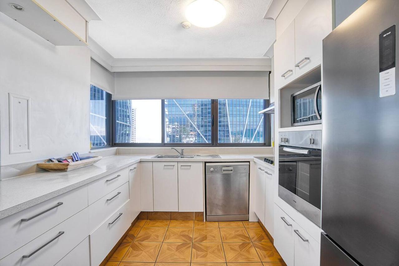 Beachfront Resort-style In Surfers Paradise * Gold Coast