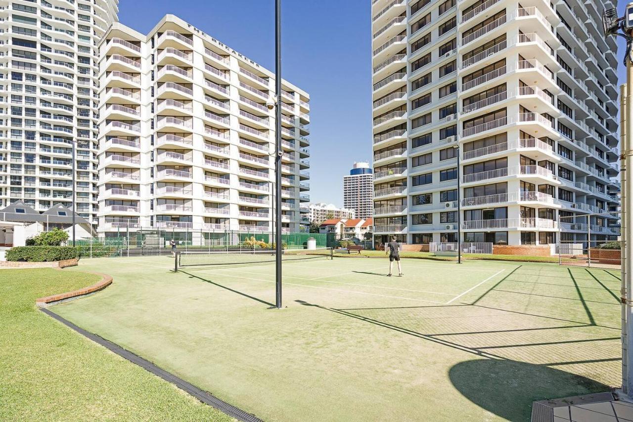 Beachfront Resort-style In Surfers Paradise