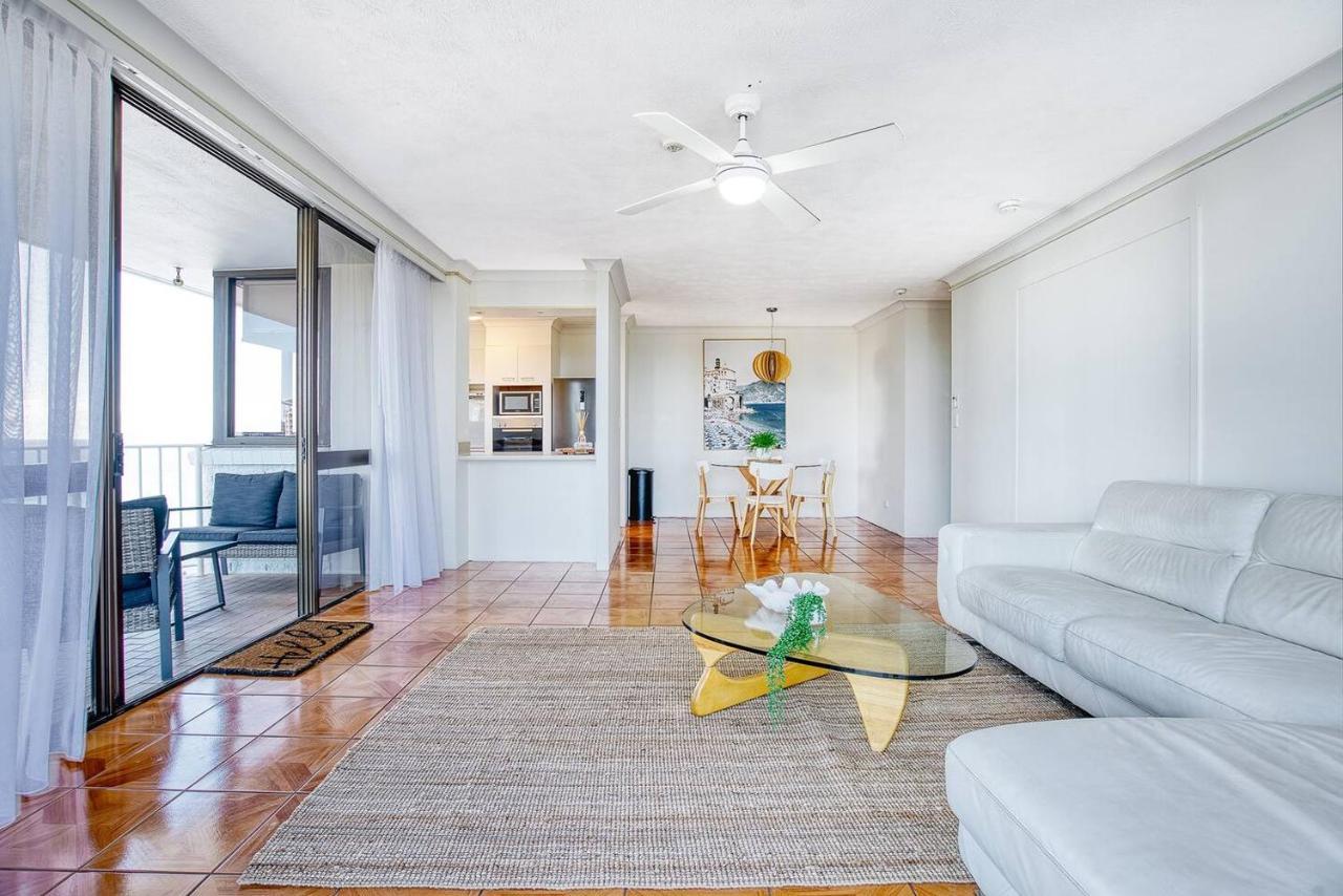 Beachfront Resort-style In Surfers Paradise