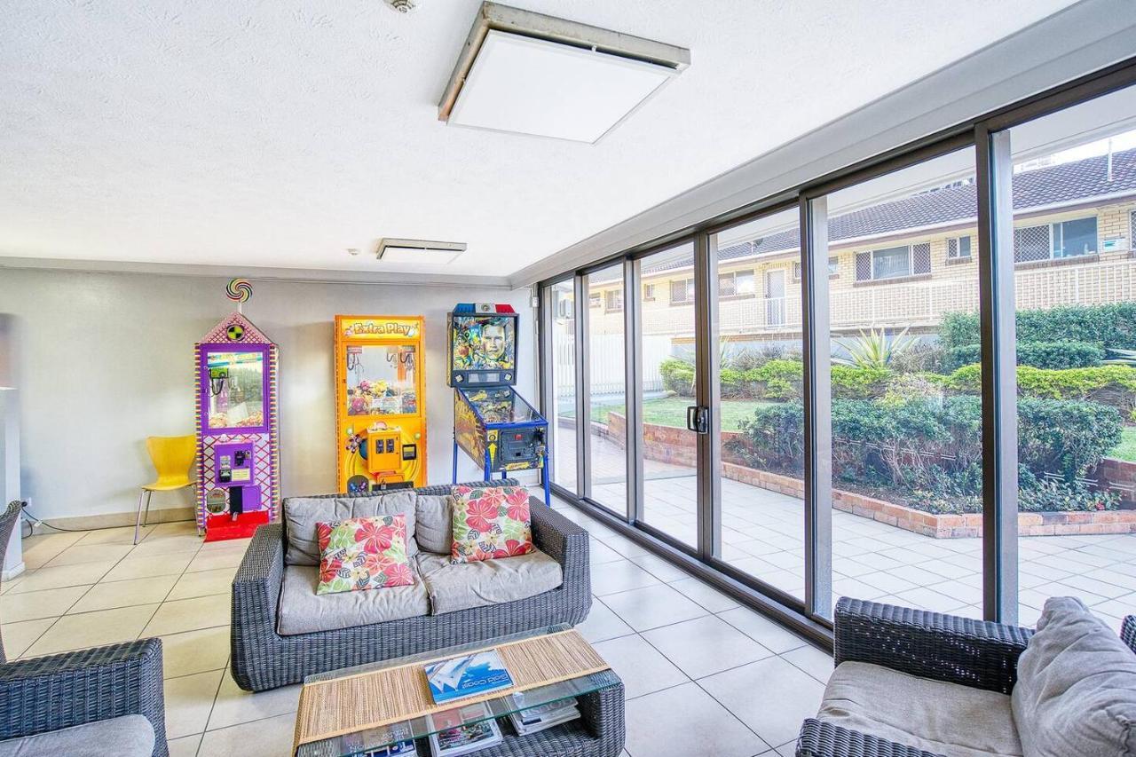 Beachfront Resort-style In Surfers Paradise *