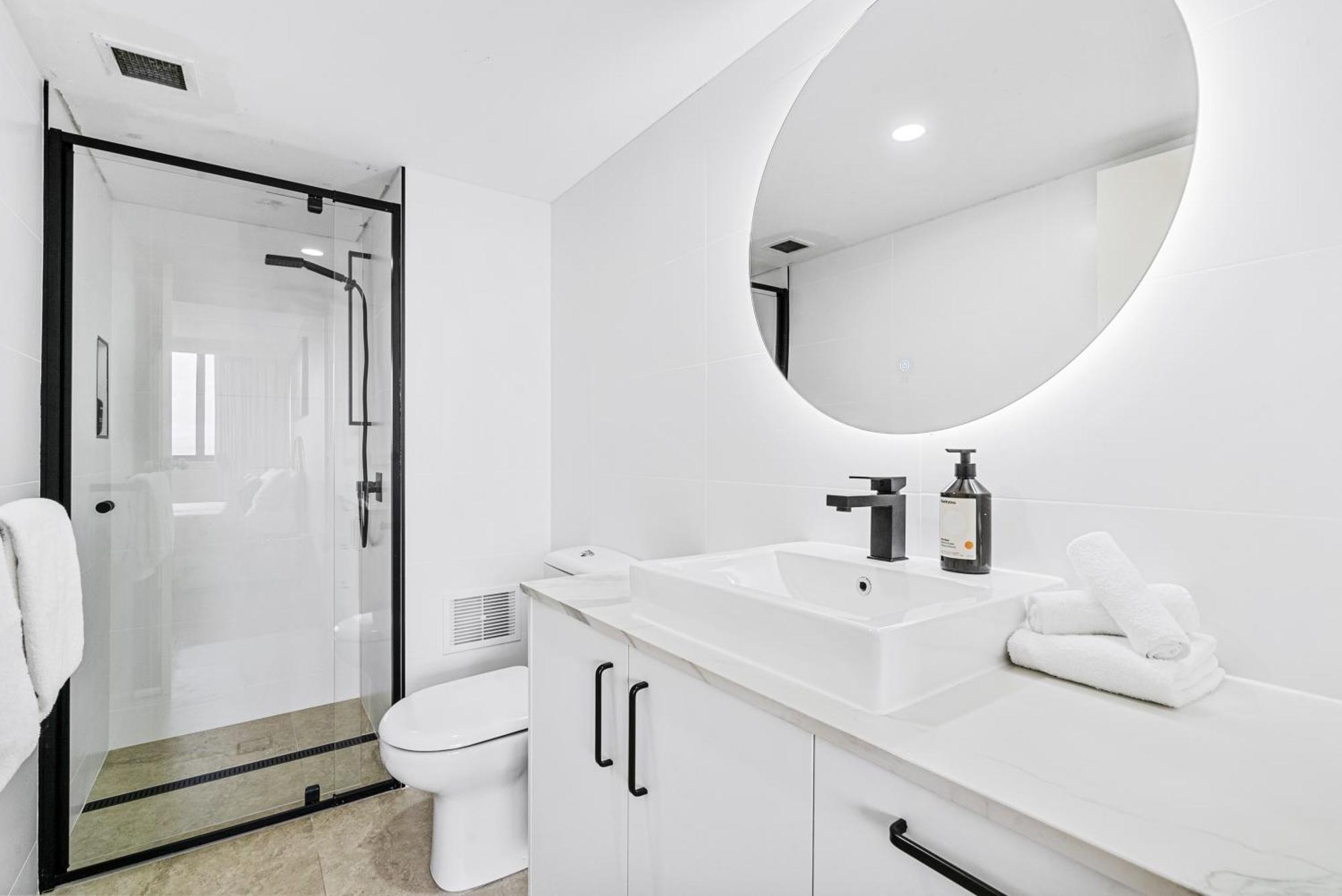 Beachfront Resort-style In Surfers Paradise Apartment Gold Coast