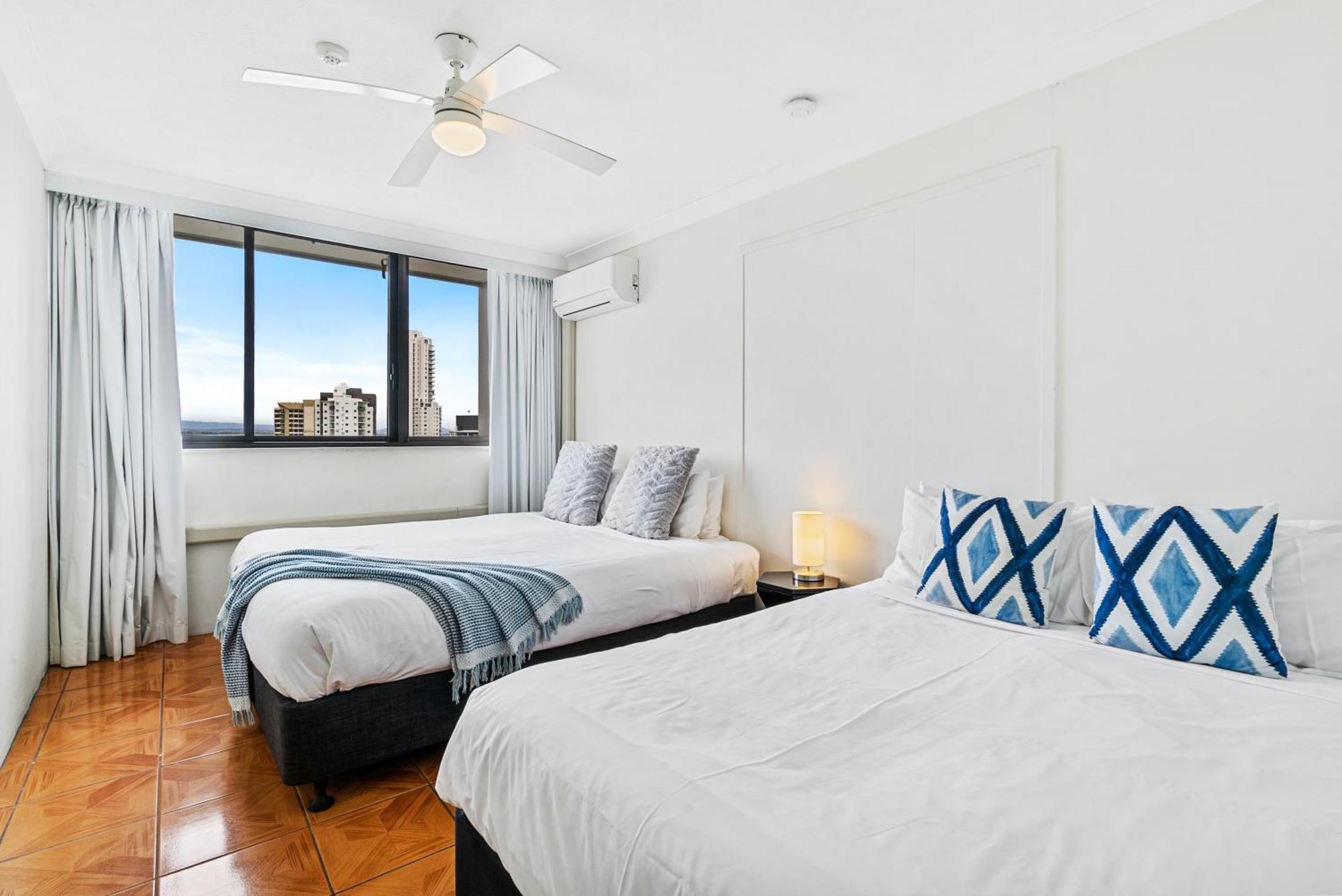 Beachfront Resort-style In Surfers Paradise Apartment Gold Coast