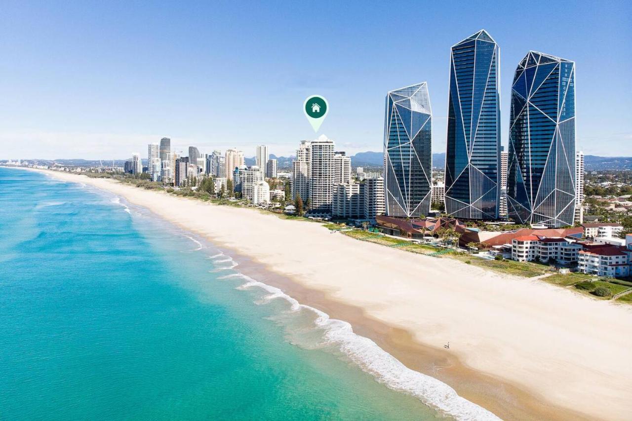 Beachfront Resort-style In Surfers Paradise